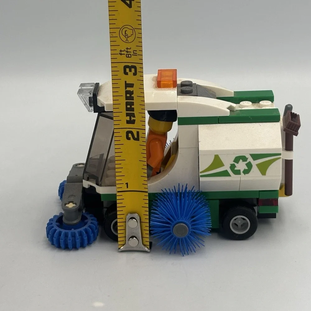 LEGO CITY Lot Street Sweeper Minifigure 60249
